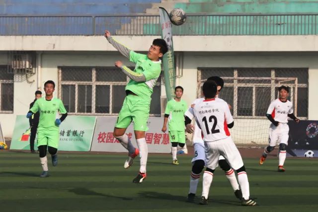 挥杆上海滩 中巡球员上演“速度与精准”的跨界对话